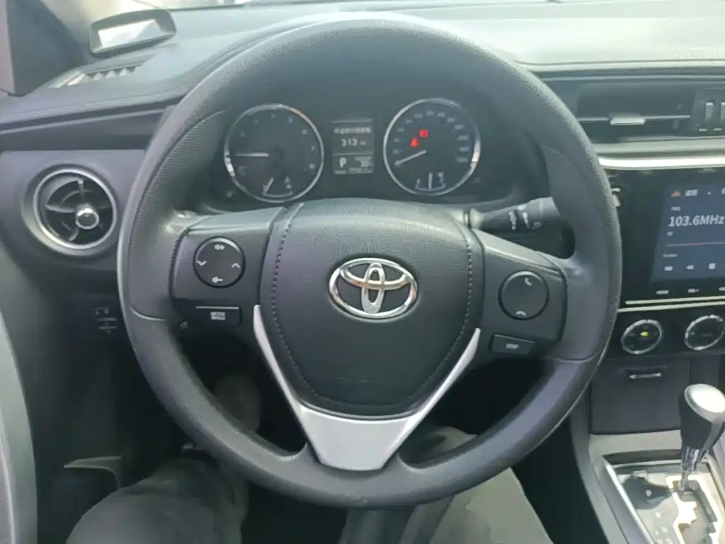 Toyota Corolla — фото 11