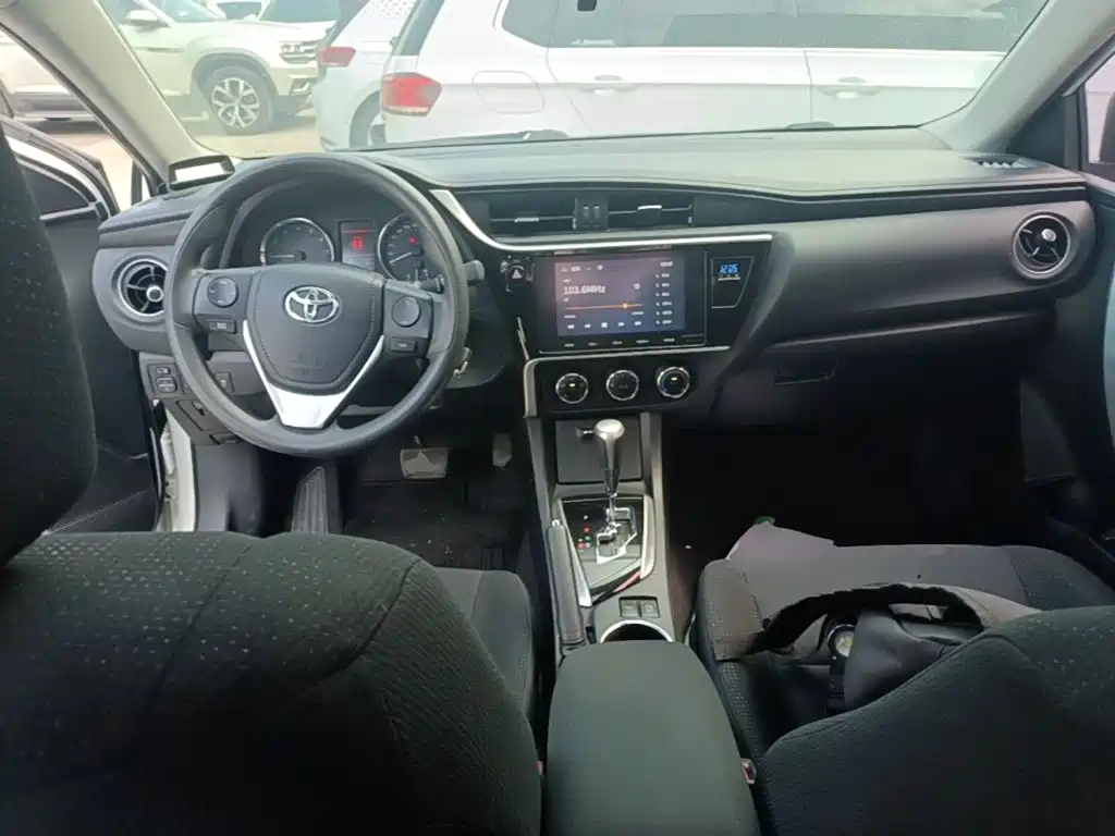 Toyota Corolla — фото 10