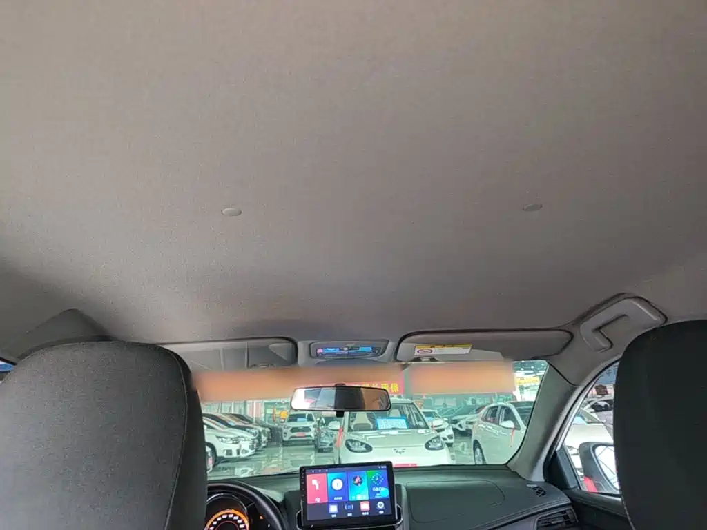 Toyota Yaris L — фото 18
