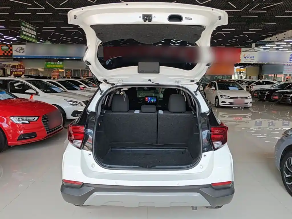 Toyota Yaris L — фото 19