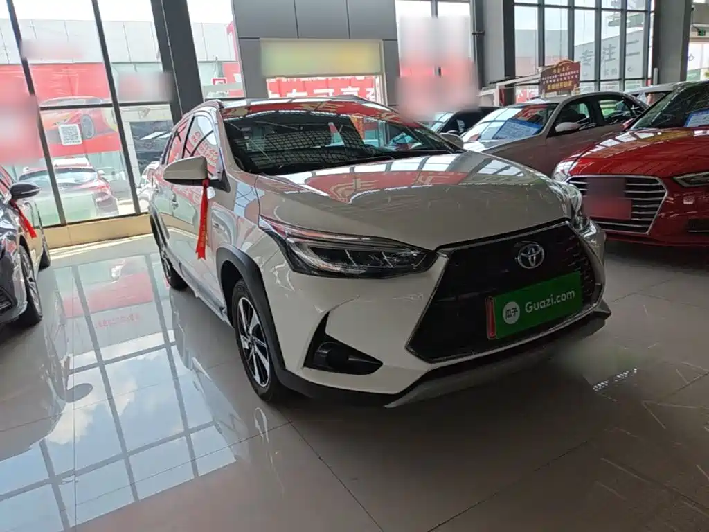 Toyota Yaris L — фото 4