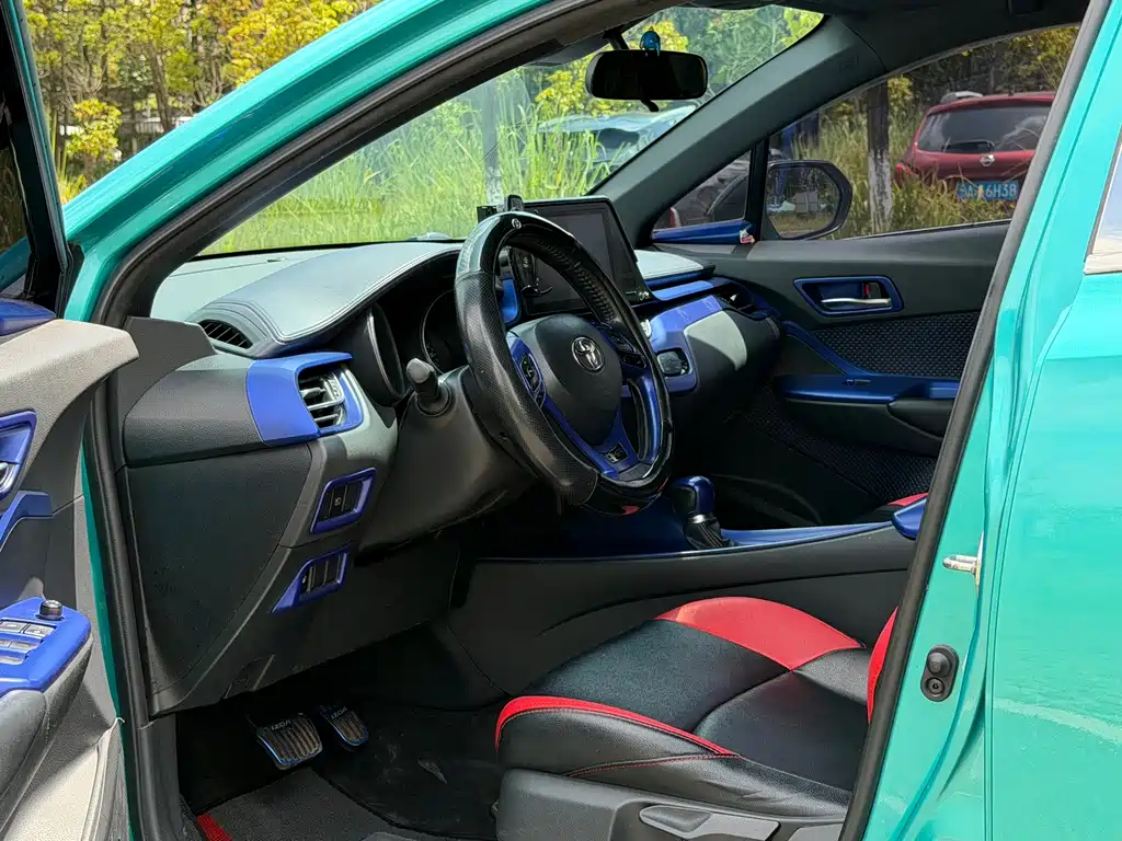 Toyota C-HR — фото 7