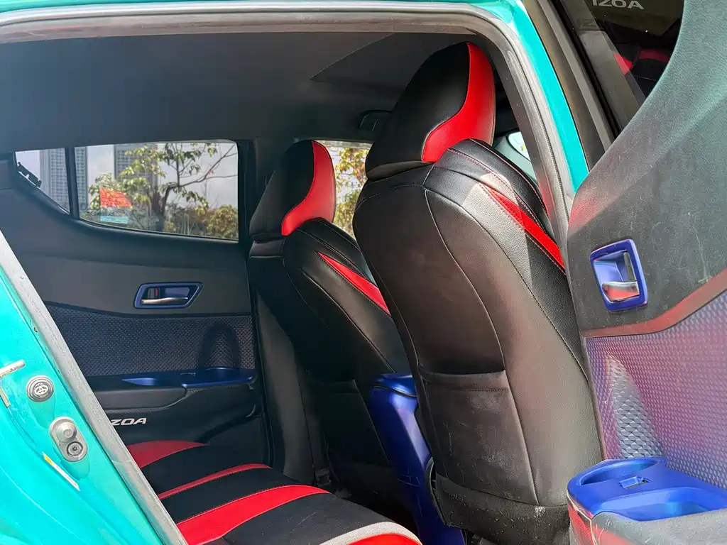 Toyota C-HR — фото 10
