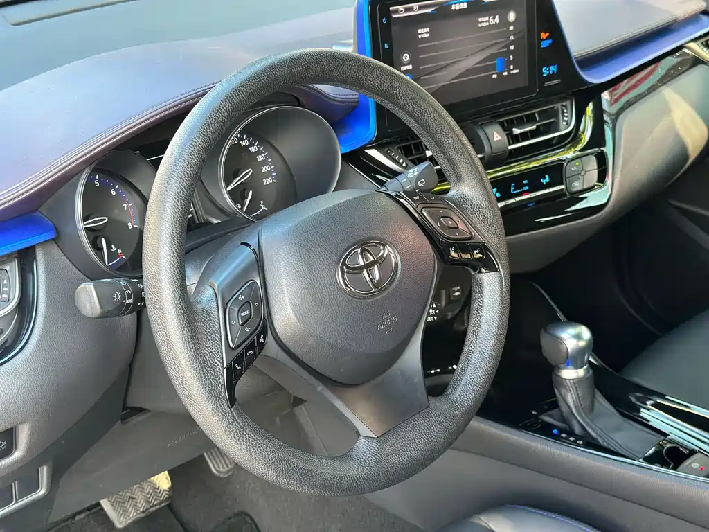 Toyota C-HR — фото 7