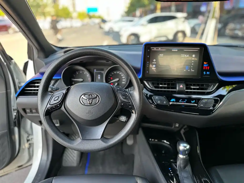 Toyota C-HR — фото 9
