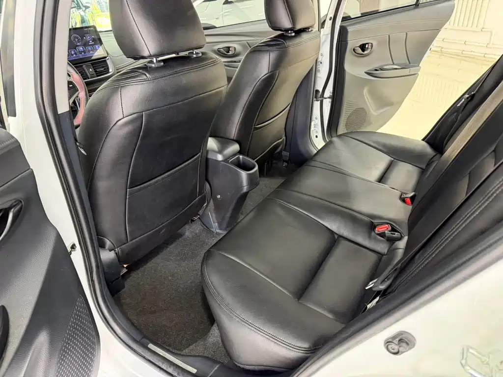 Toyota Yaris L — фото 14