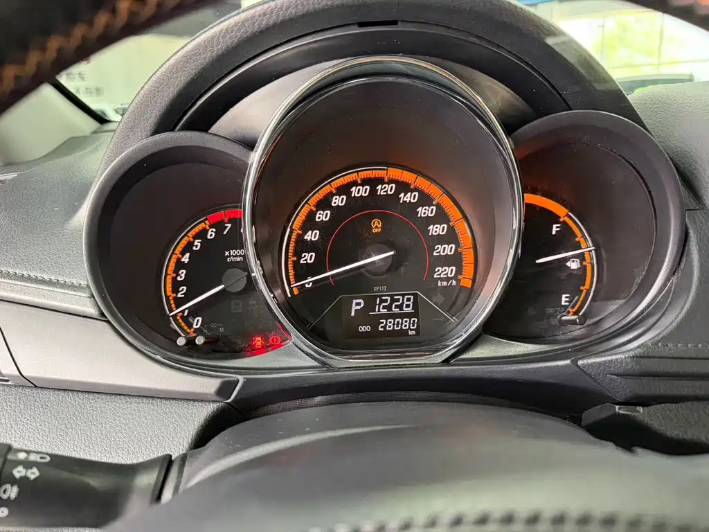 Toyota Yaris L — фото 22