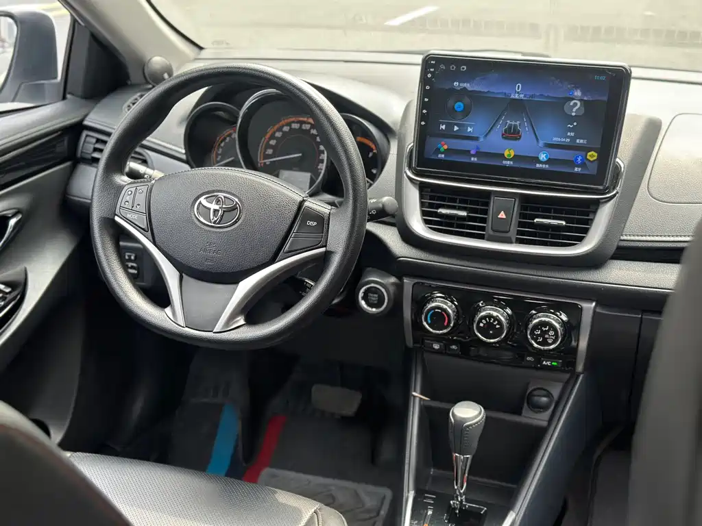 Toyota Yaris L — фото 6