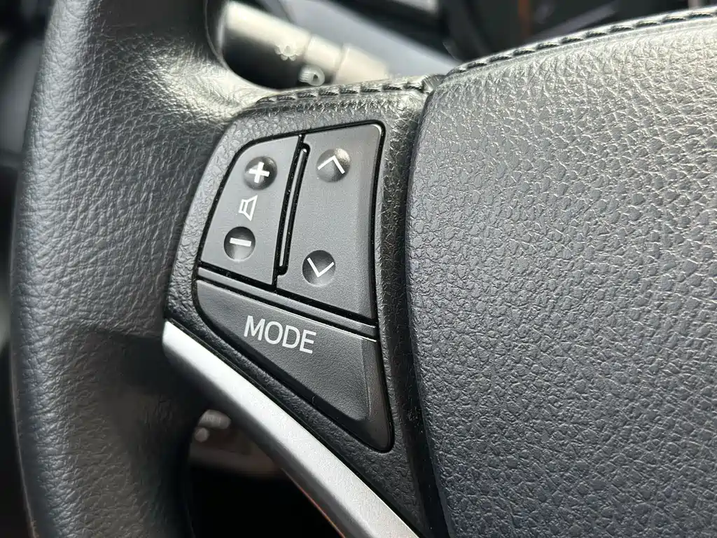 Toyota Yaris L — фото 8