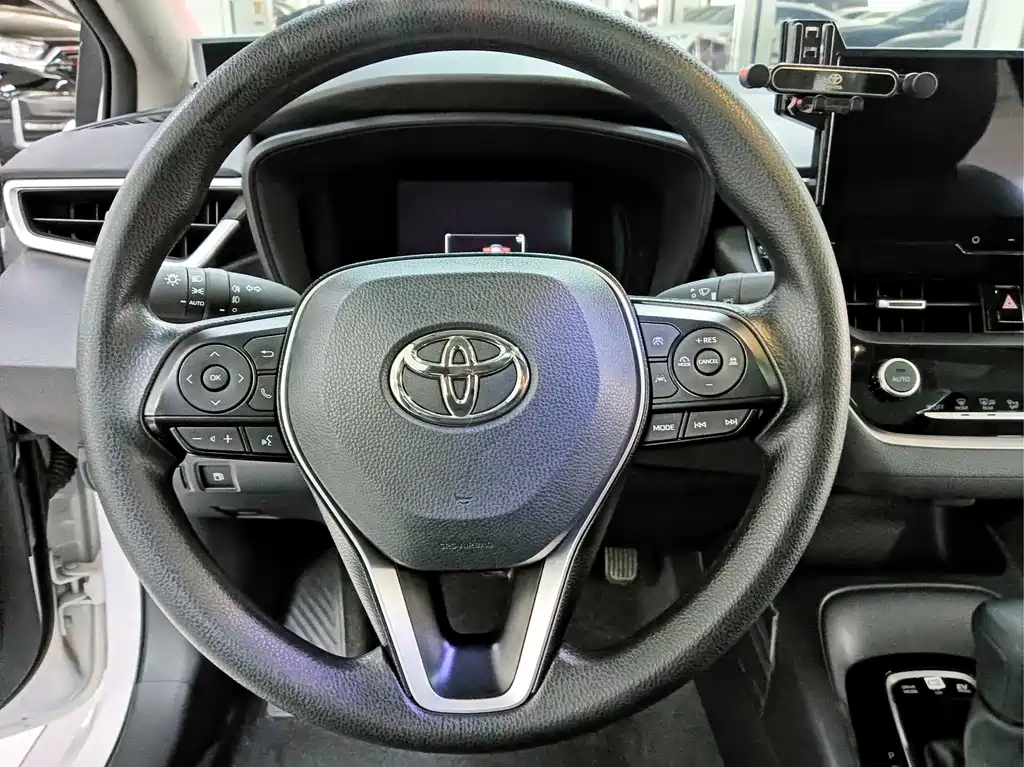 Toyota Corolla — фото 7