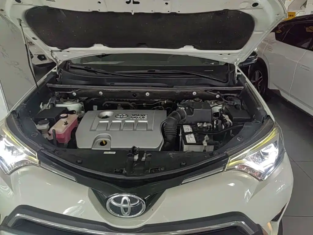 Toyota RAV4 — фото 20
