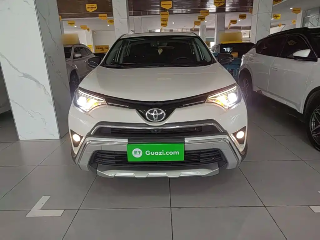 Toyota RAV4 — фото 3