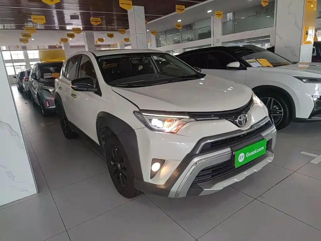 Toyota RAV4 — фото 4