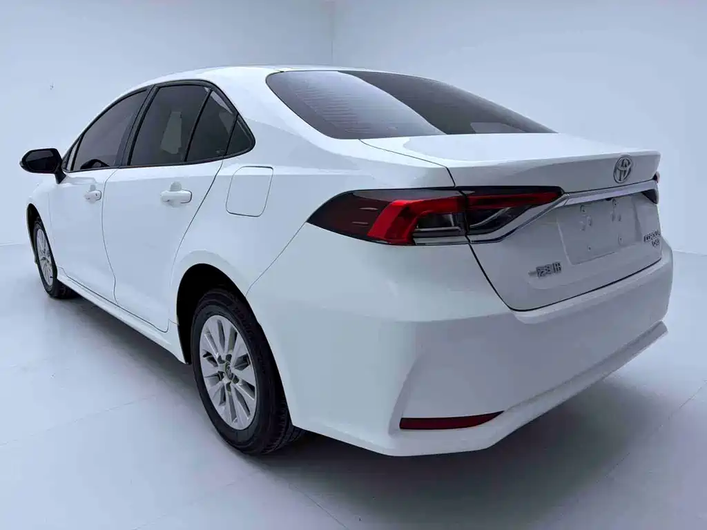 Toyota Corolla — фото 6