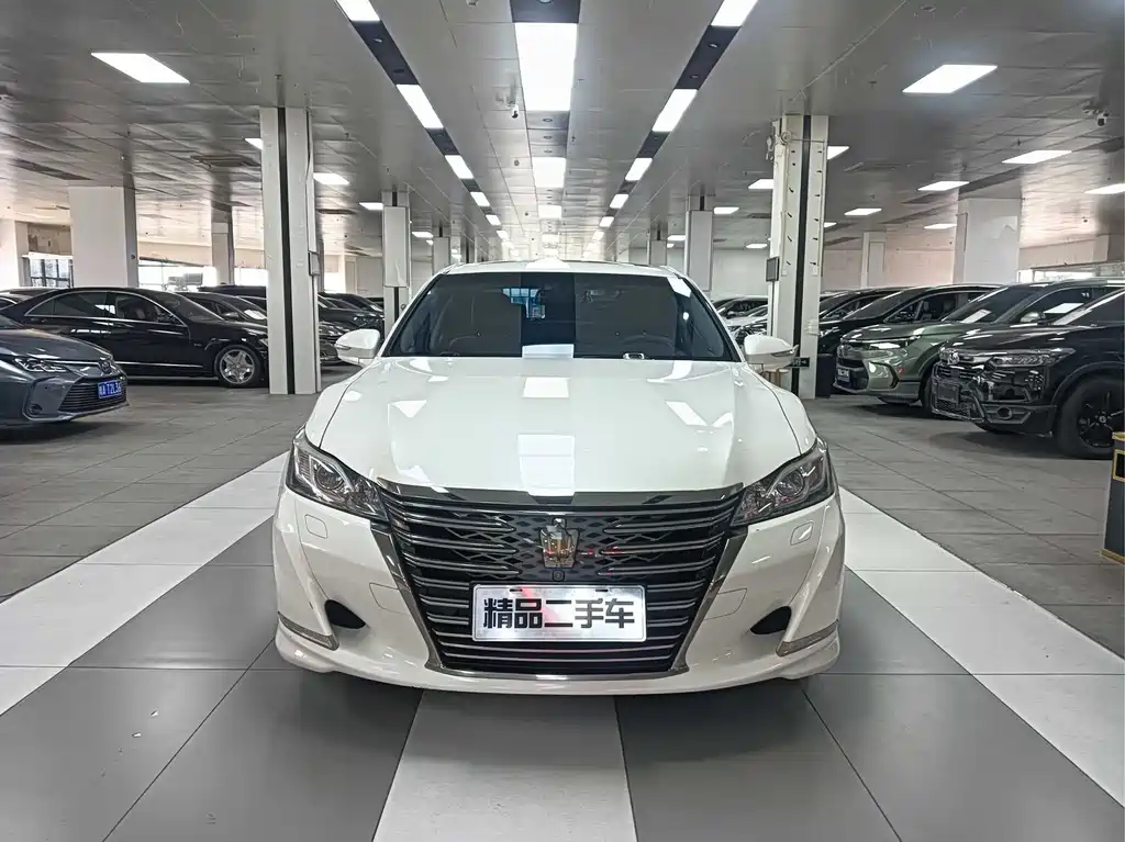 Toyota Crown — фото 2