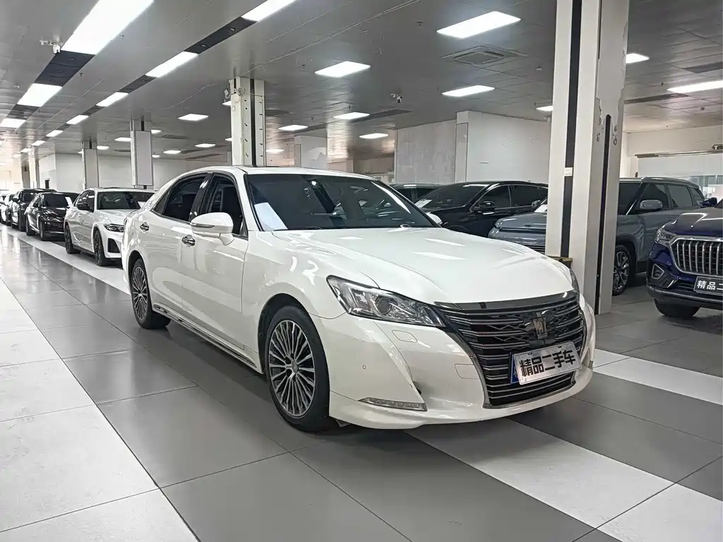 Toyota Crown — фото 3