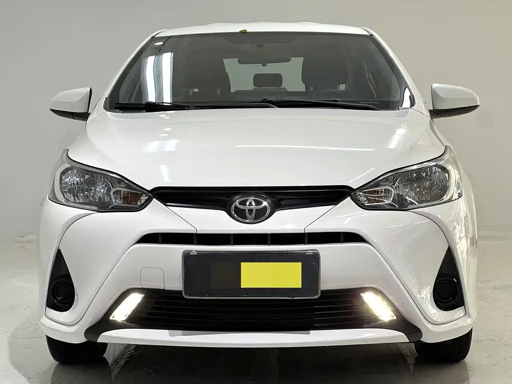 Toyota Yaris L — фото 2