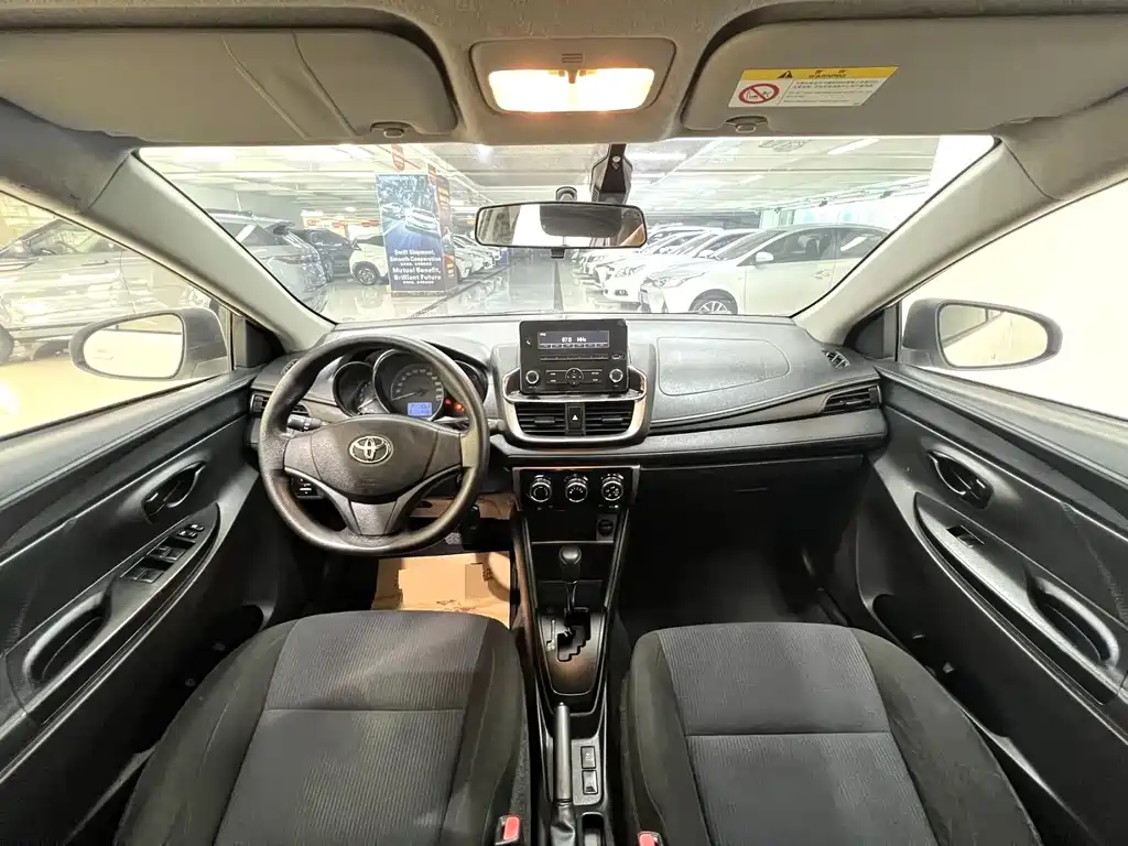 Toyota Yaris L — фото 4