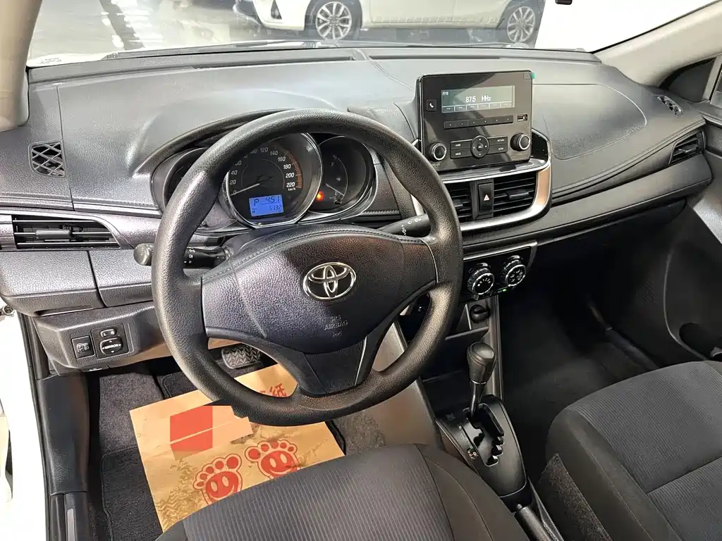 Toyota Yaris L — фото 6