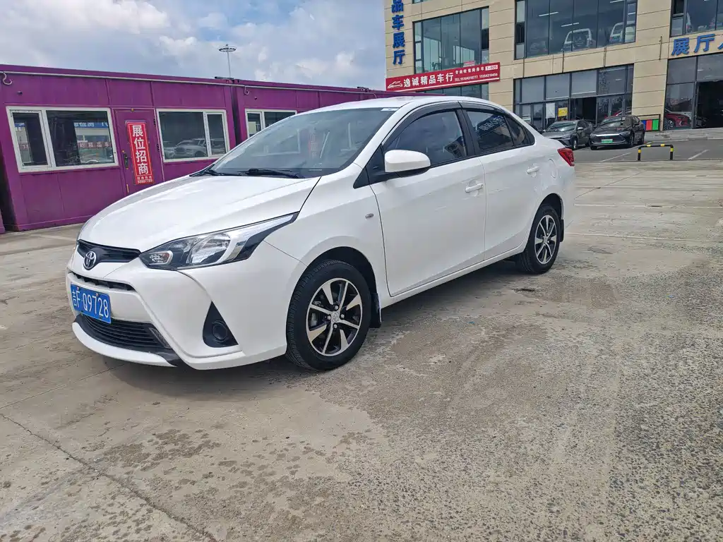 Toyota Yaris L — фото 2