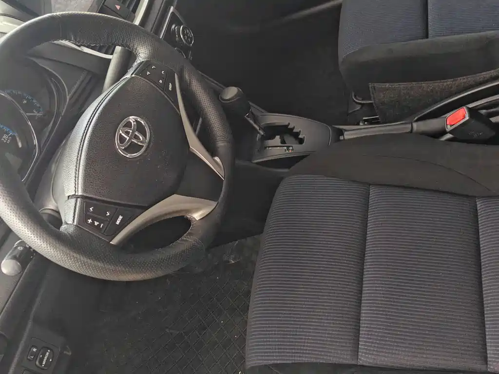 Toyota Yaris L — фото 6