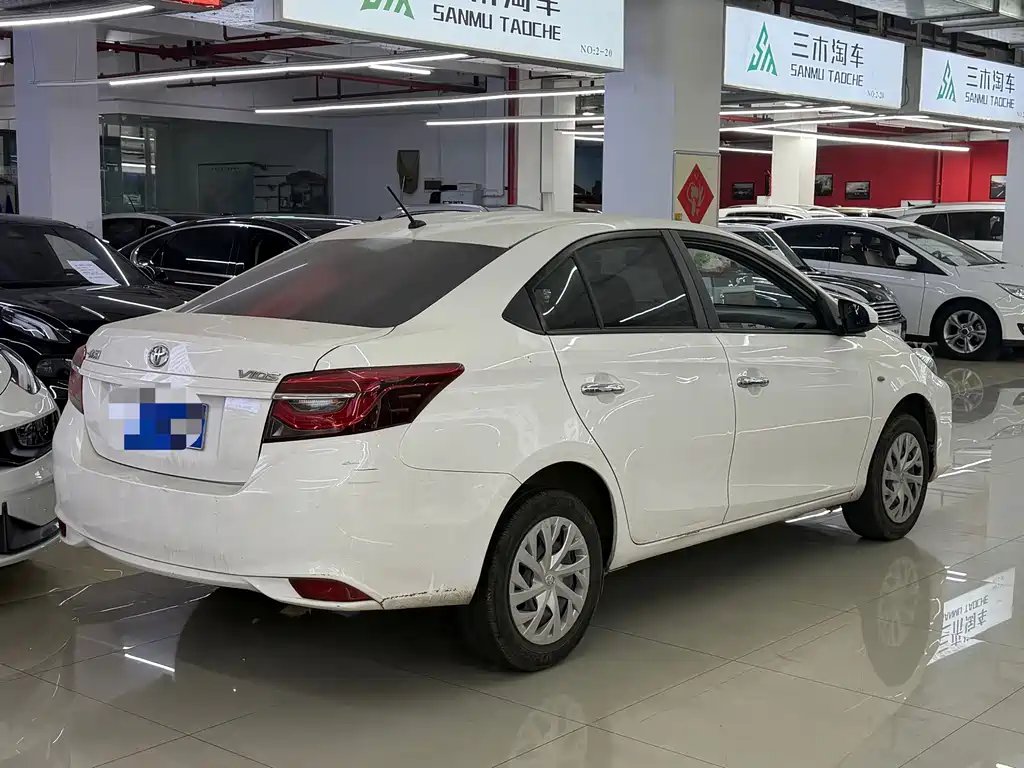 Toyota Vios — фото 6