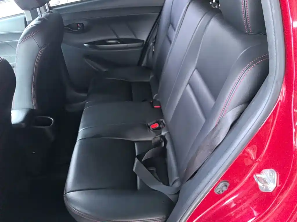 Toyota Yaris L — фото 17