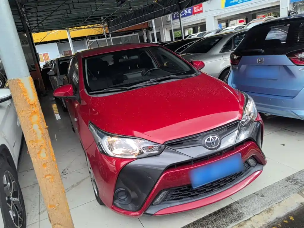 Toyota Yaris L — фото 4