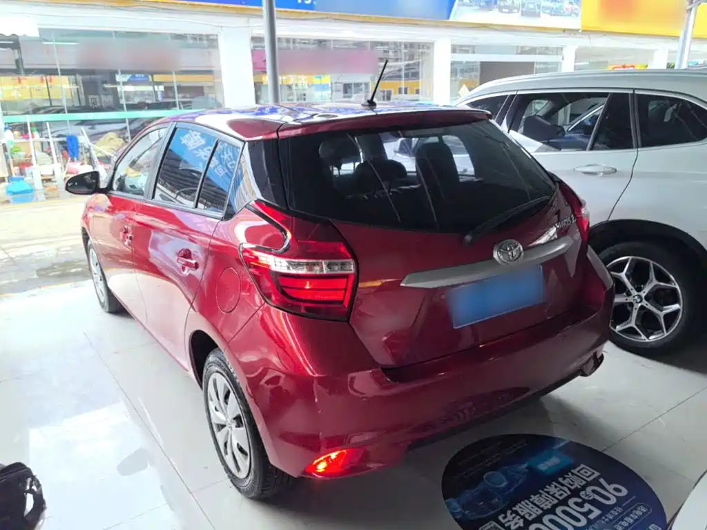 Toyota Yaris L — фото 5