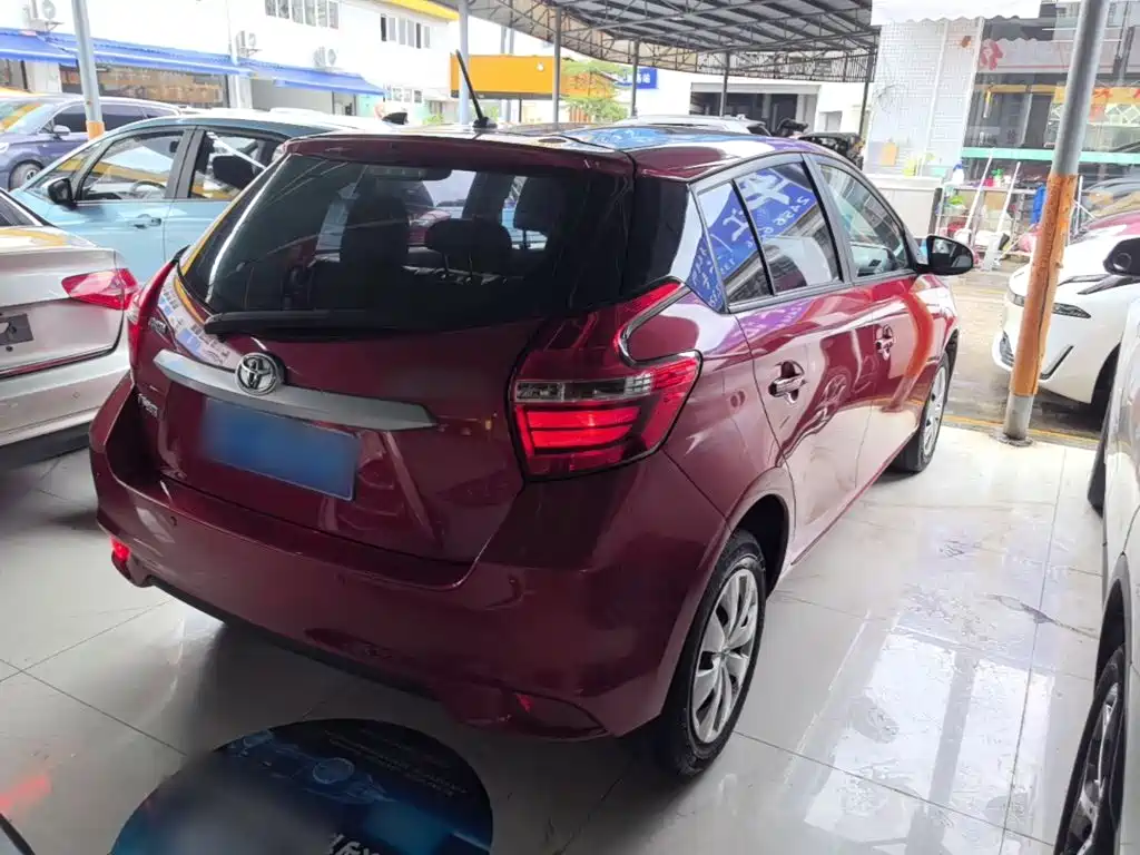Toyota Yaris L — фото 7