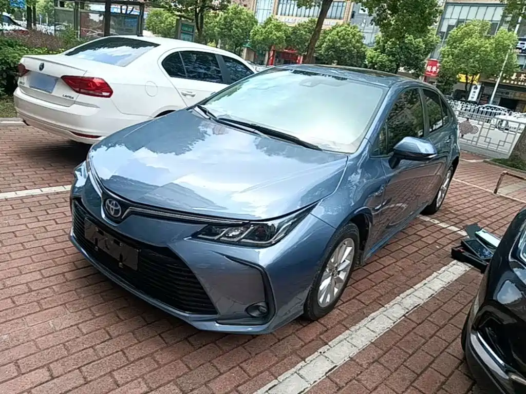 Toyota Corolla — фото 2