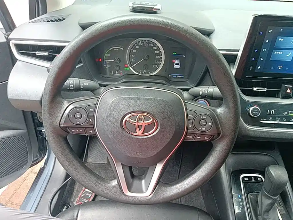 Toyota Corolla — фото 11