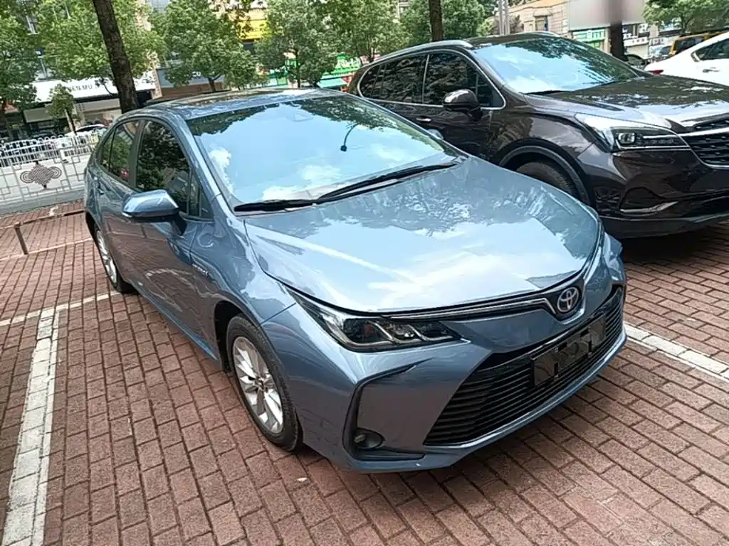 Toyota Corolla — фото 4