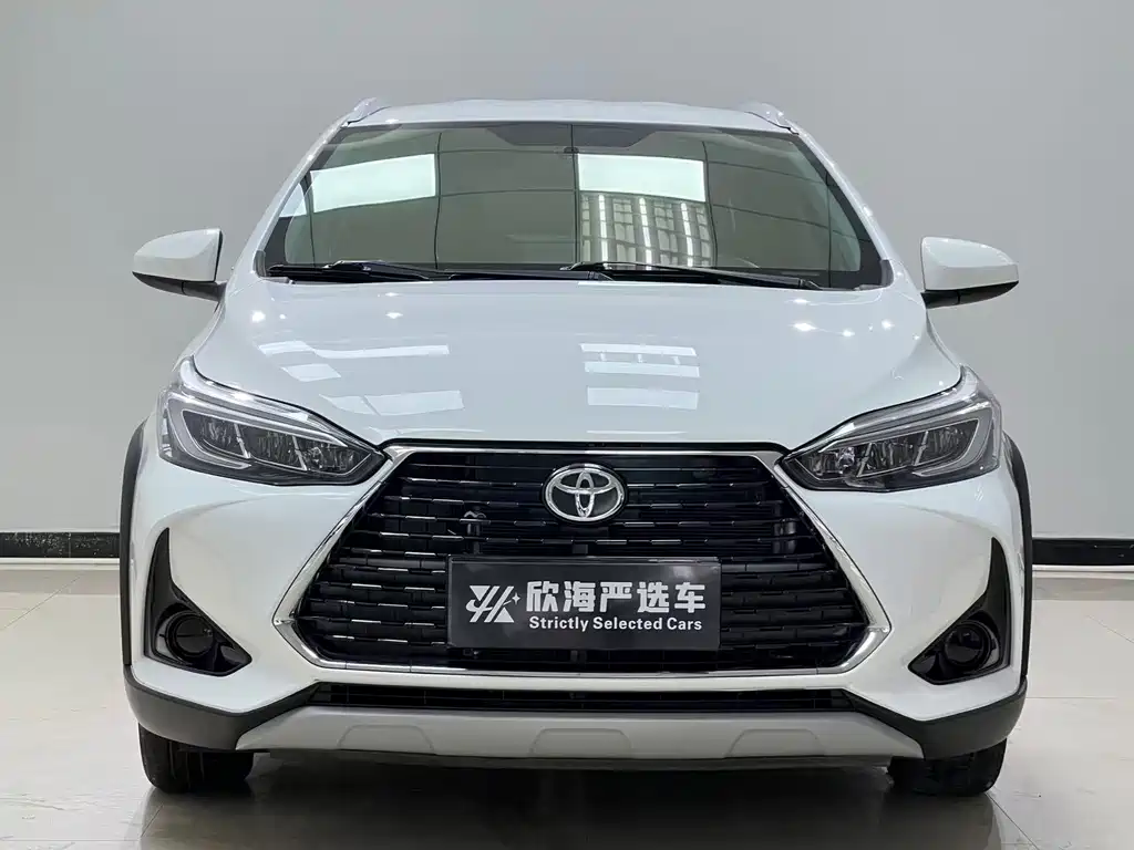 Toyota Yaris L — фото 2