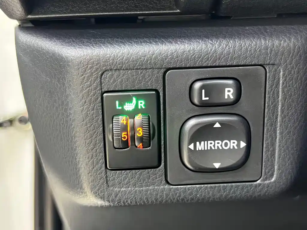 Toyota Yaris L — фото 14