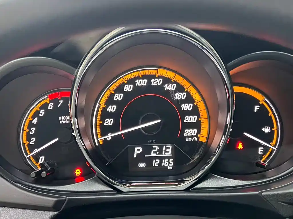 Toyota Yaris L — фото 15