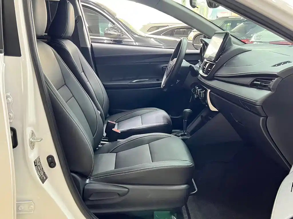 Toyota Yaris L — фото 18