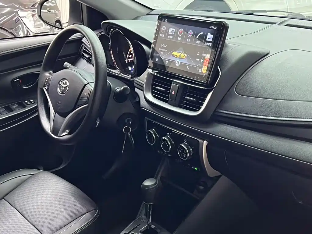 Toyota Yaris L — фото 19
