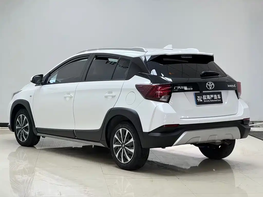 Toyota Yaris L — фото 4