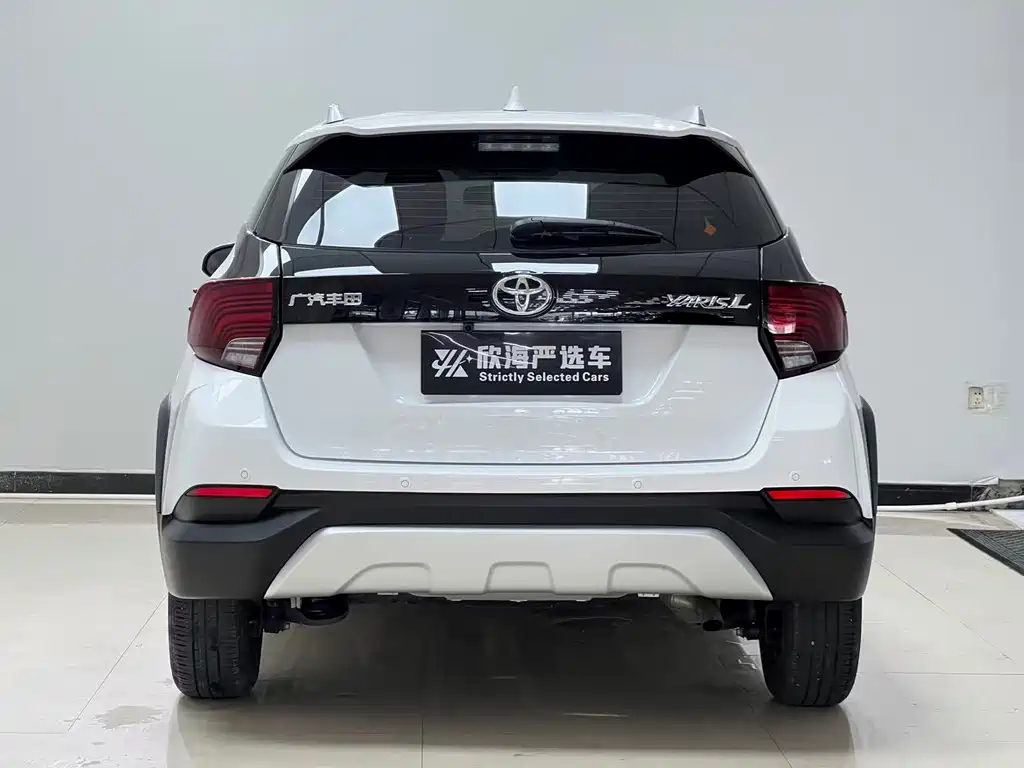 Toyota Yaris L — фото 5