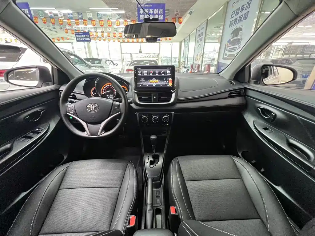 Toyota Yaris L — фото 8