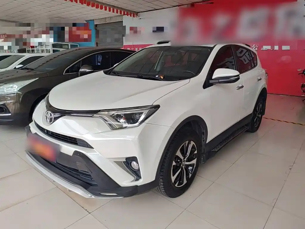 Toyota RAV4 — фото 2