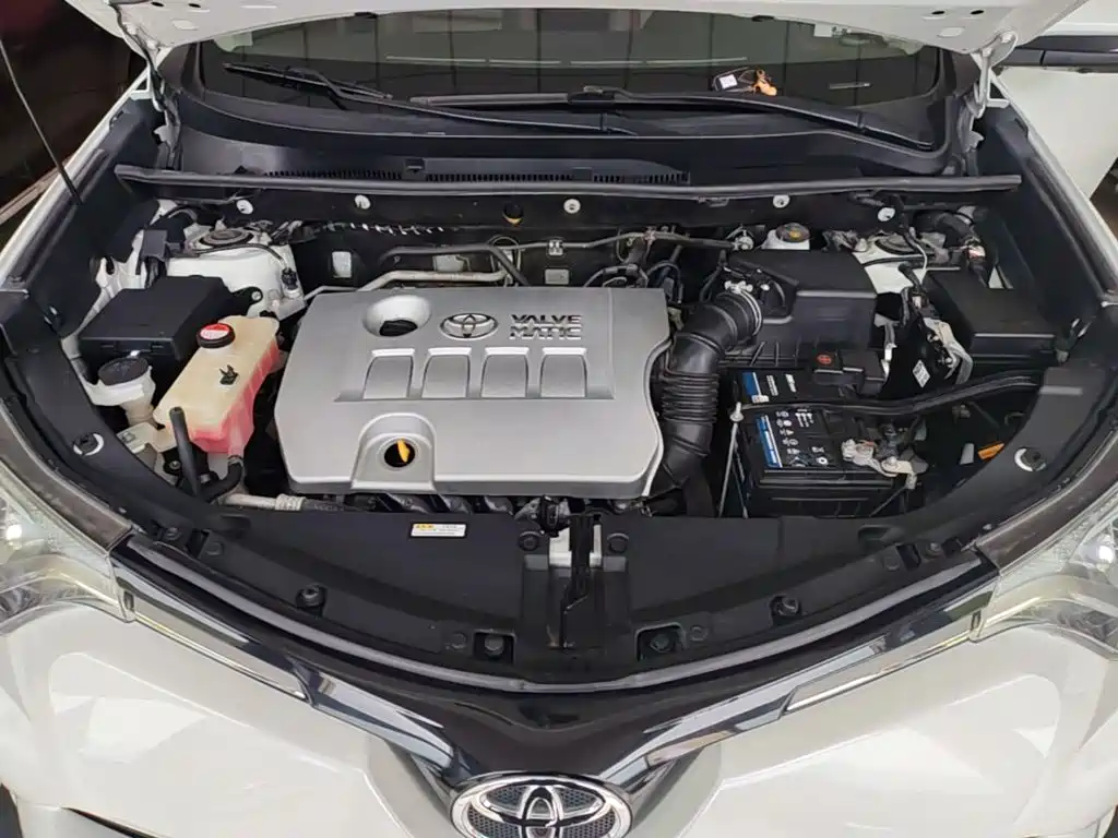 Toyota RAV4 — фото 20