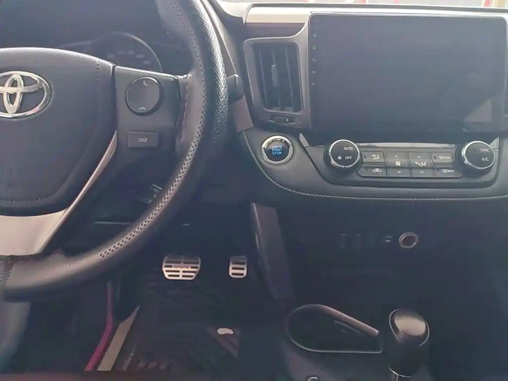 Toyota RAV4 — фото 10
