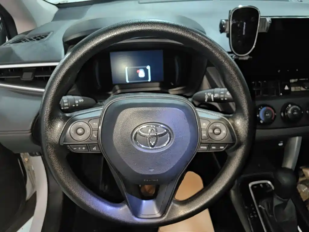 Toyota Corolla Cross — фото 11