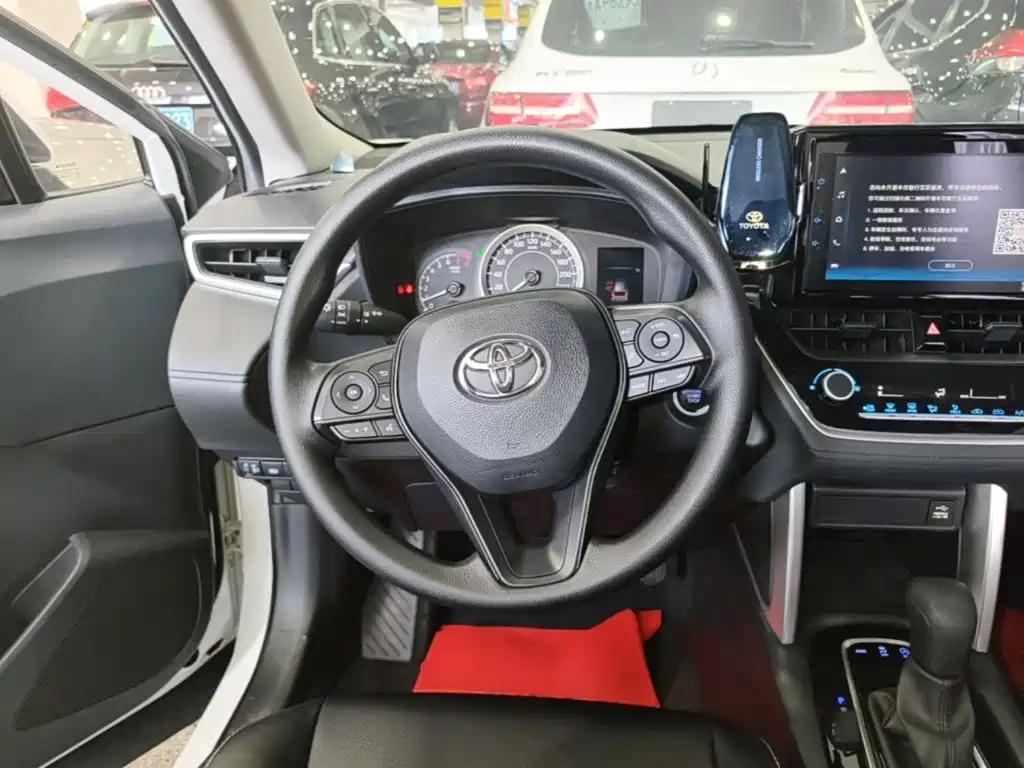 Toyota Corolla Cross — фото 11