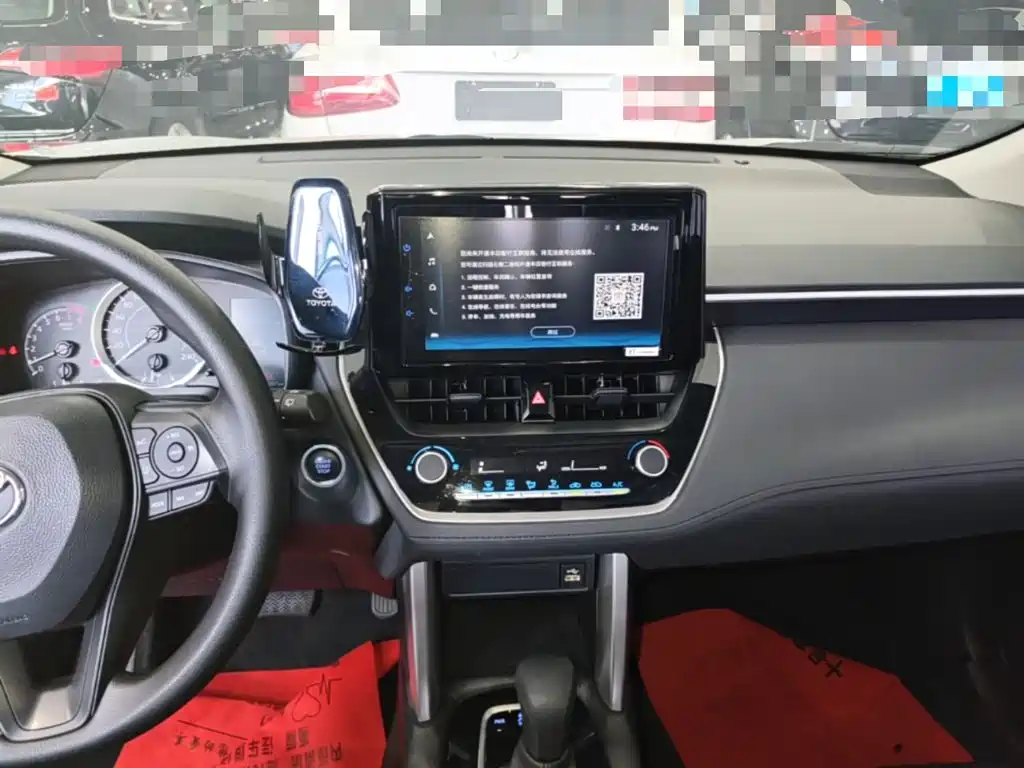 Toyota Corolla Cross — фото 13