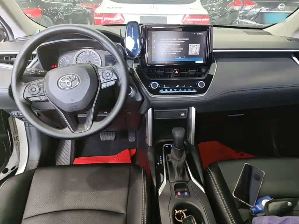 Toyota Corolla Cross — фото 10