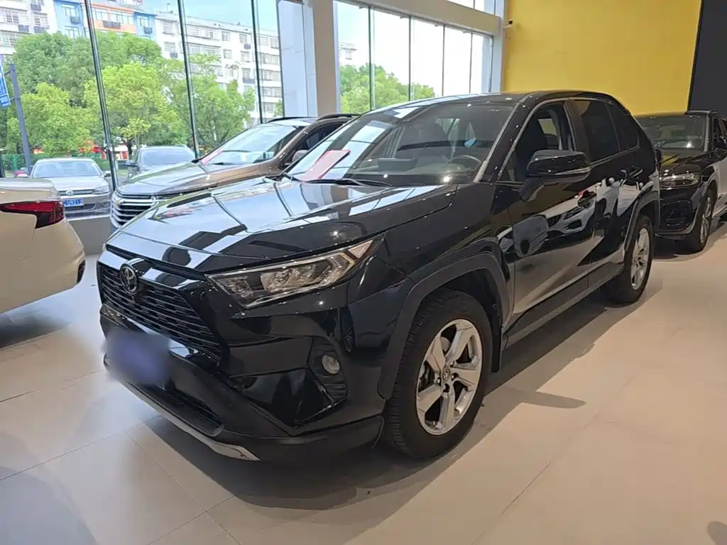Toyota RAV4 — фото 2