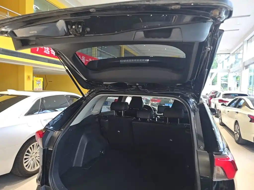 Toyota RAV4 — фото 19